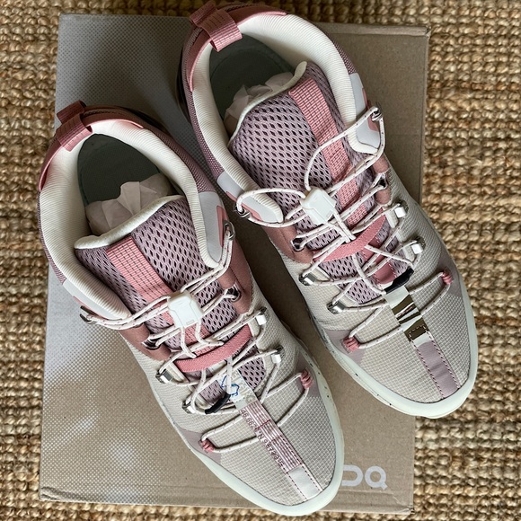 NEW On Cloudtrax In Rose / Ivory Size 10- 10.5 - Picture 7 of 16